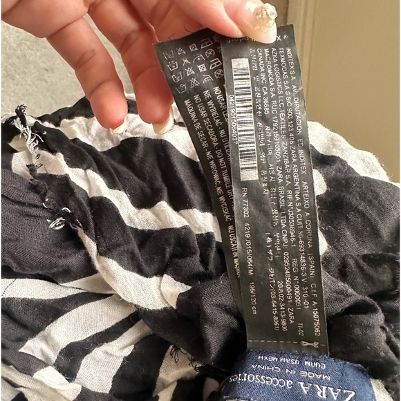 Zara scarf /free if you purchase another item here. - Picture 5 of 5